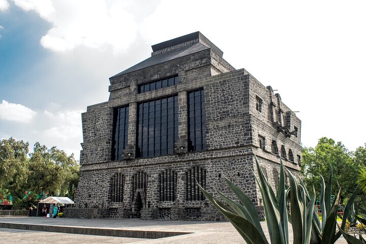 Mexico Travel - Frida Kahlo Museum, Diego Rivera Studio