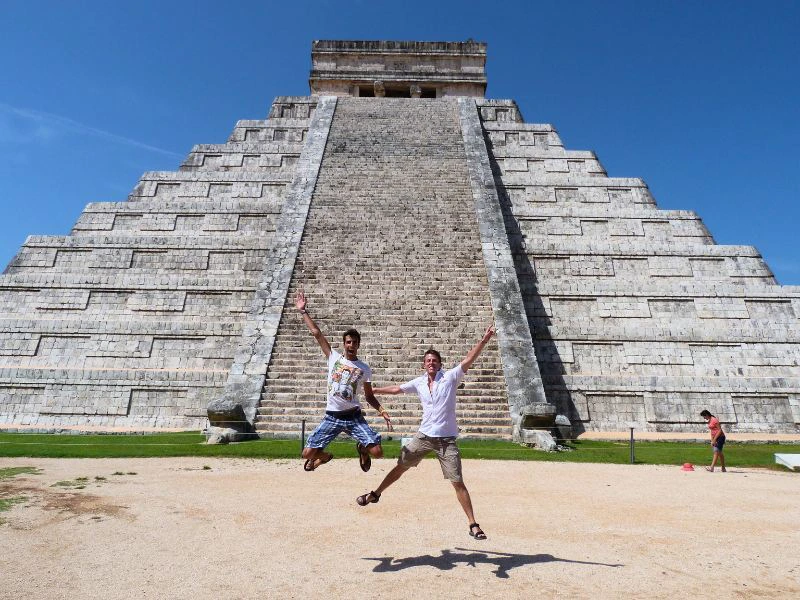 Bus-Tour/Mexico-Yucatan-Chichen-Itza. 